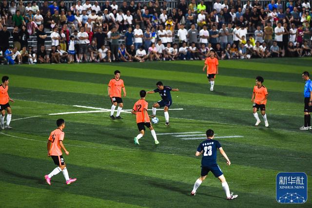 真人娱乐-足球比赛中的精彩瞬间引发观众热情讨论的简单介绍