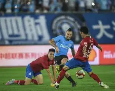 英雄联盟-重庆斯威对阵大连一方，双方战术对决精彩纷呈(重庆斯威阵容)