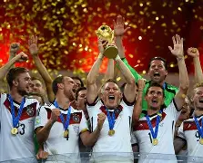 德国队击败荷兰队，在世界杯预选赛中取得优势