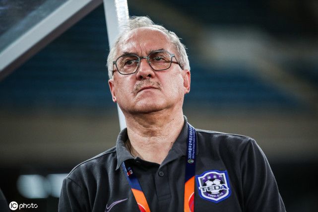 乐竞体育-球队换帅效果显著，成绩逐步改善